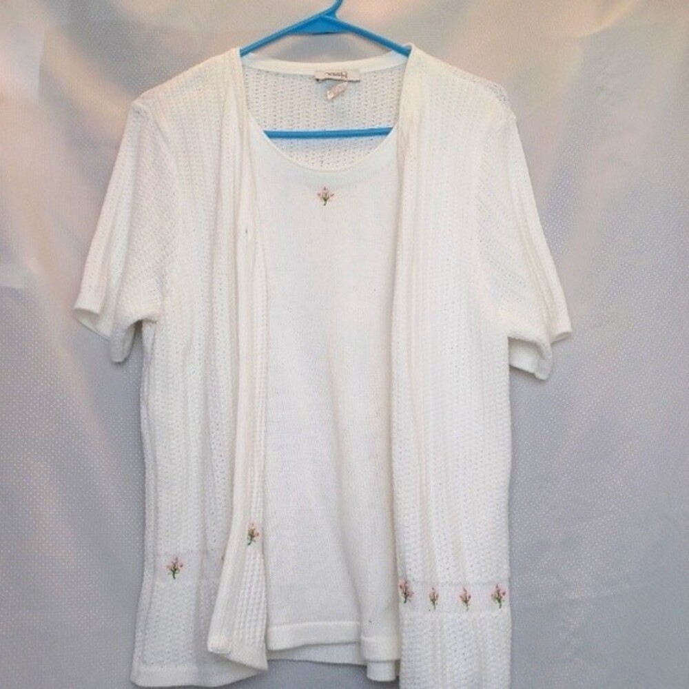 Northern Reflections woman's Medium short sleeve white sweater